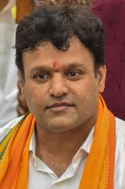 ರಾಜ್ಯ ಅಂಗಡಿ ಮಳಿಗೆಗಳ ನಾಮಫಲಕದಲ್ಲಿ ಕನ್ನಡಕ್ಕೆ ಆದ್ಯತೆ ನೀಡಿ; ಮೇಯರ್ ಗೌತಮ್ ಕುಮಾರ್
